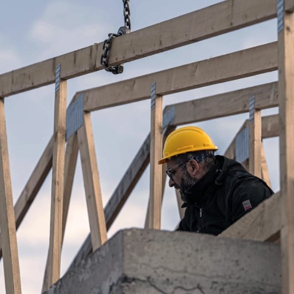 Chantier Toiture Ouvrier Pile